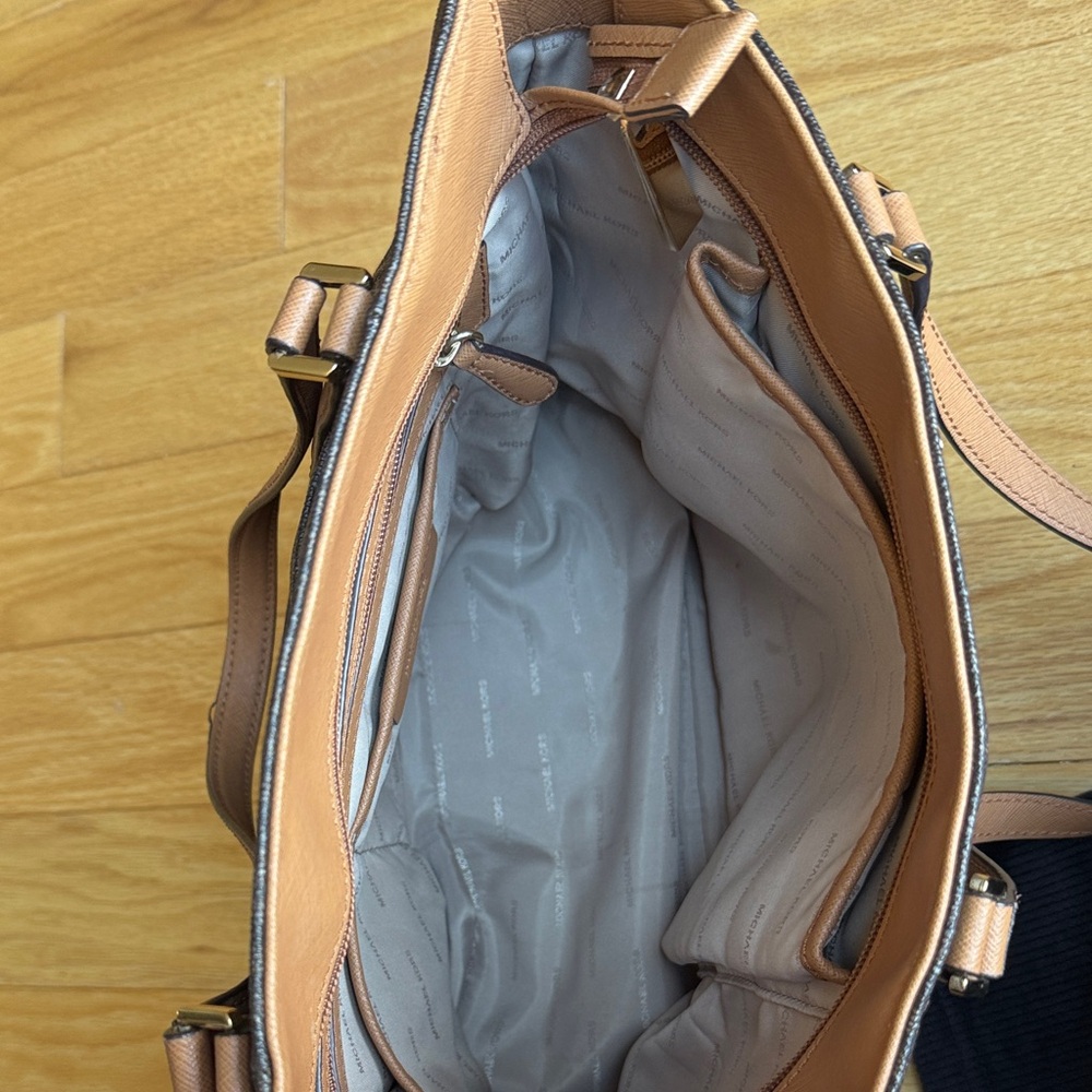 Michael Kors Morgan Medium Logo Tote Bag - Picture 3 of 9
